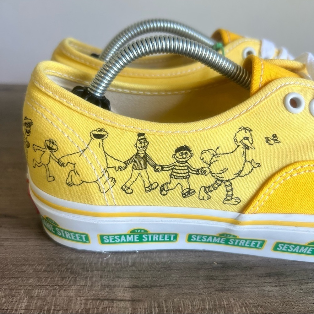 Vans NEW Sesame Street X Authentic Sesame Street Family Unisex Shoe Size 8 / 6.5 - Picture 2 of 11
